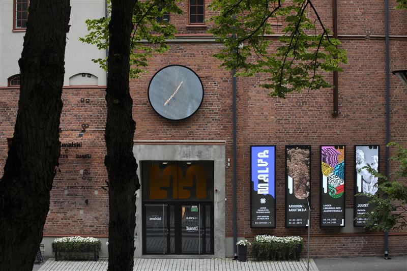 Maarten Baas: Real Time Sweepers Clock (2009) Kuva: Tiina Rekola/Lahden museot