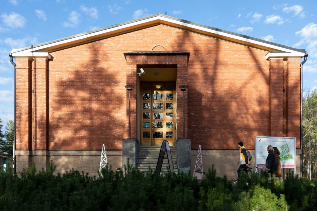 Entrance to the Mastola Radio and TV Museum on a sunny day