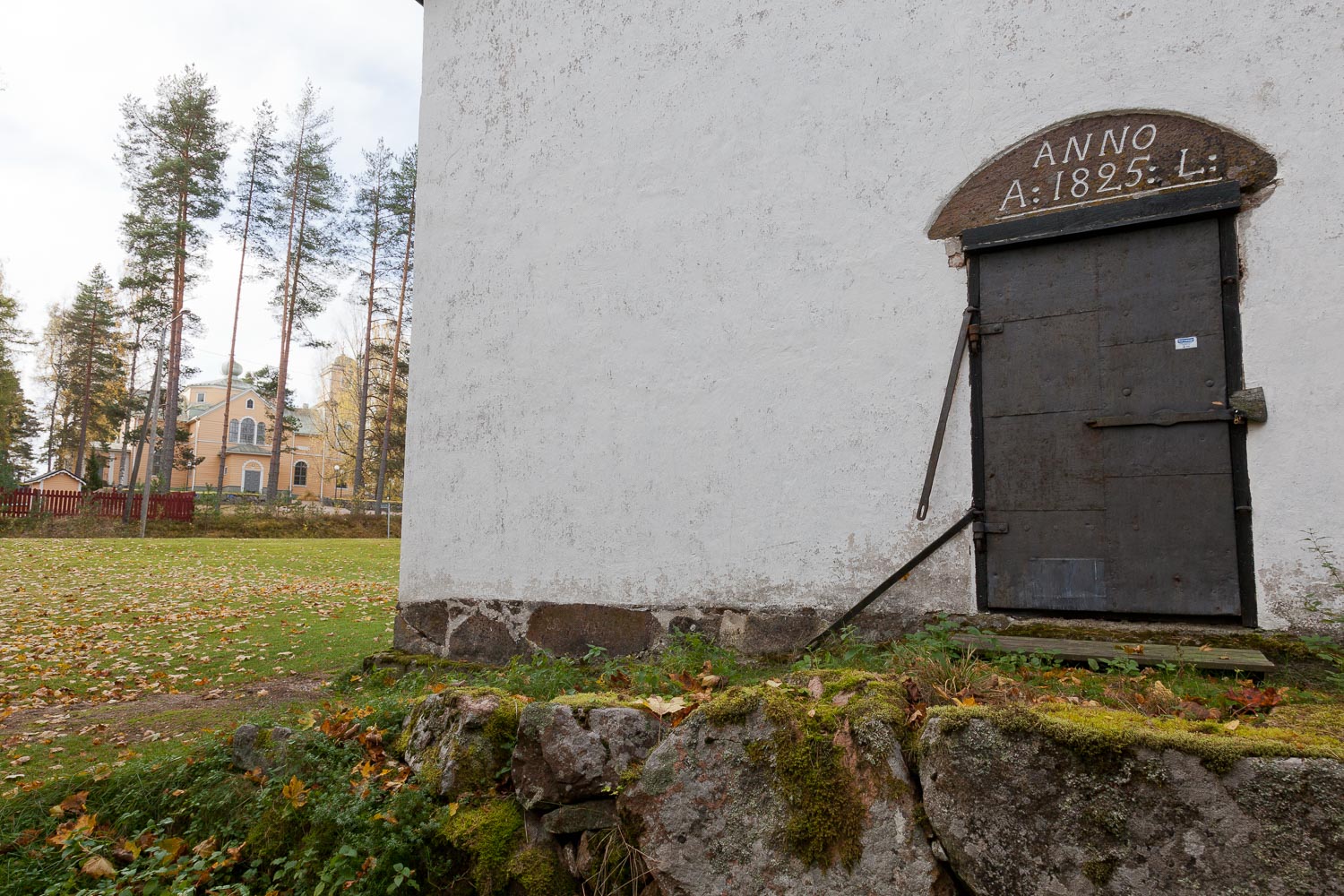 Vanha viljamakasiini, jossa esillä Artjärven kotiseutumuseon näyttely.